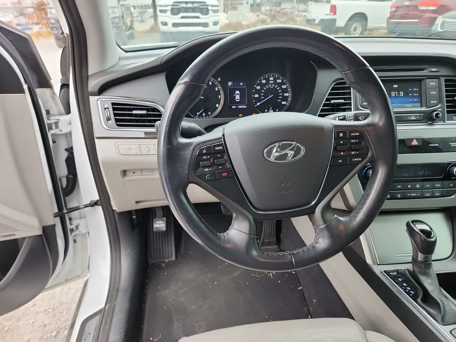 Thumbnail: 2015 Hyundai Sonata - 12