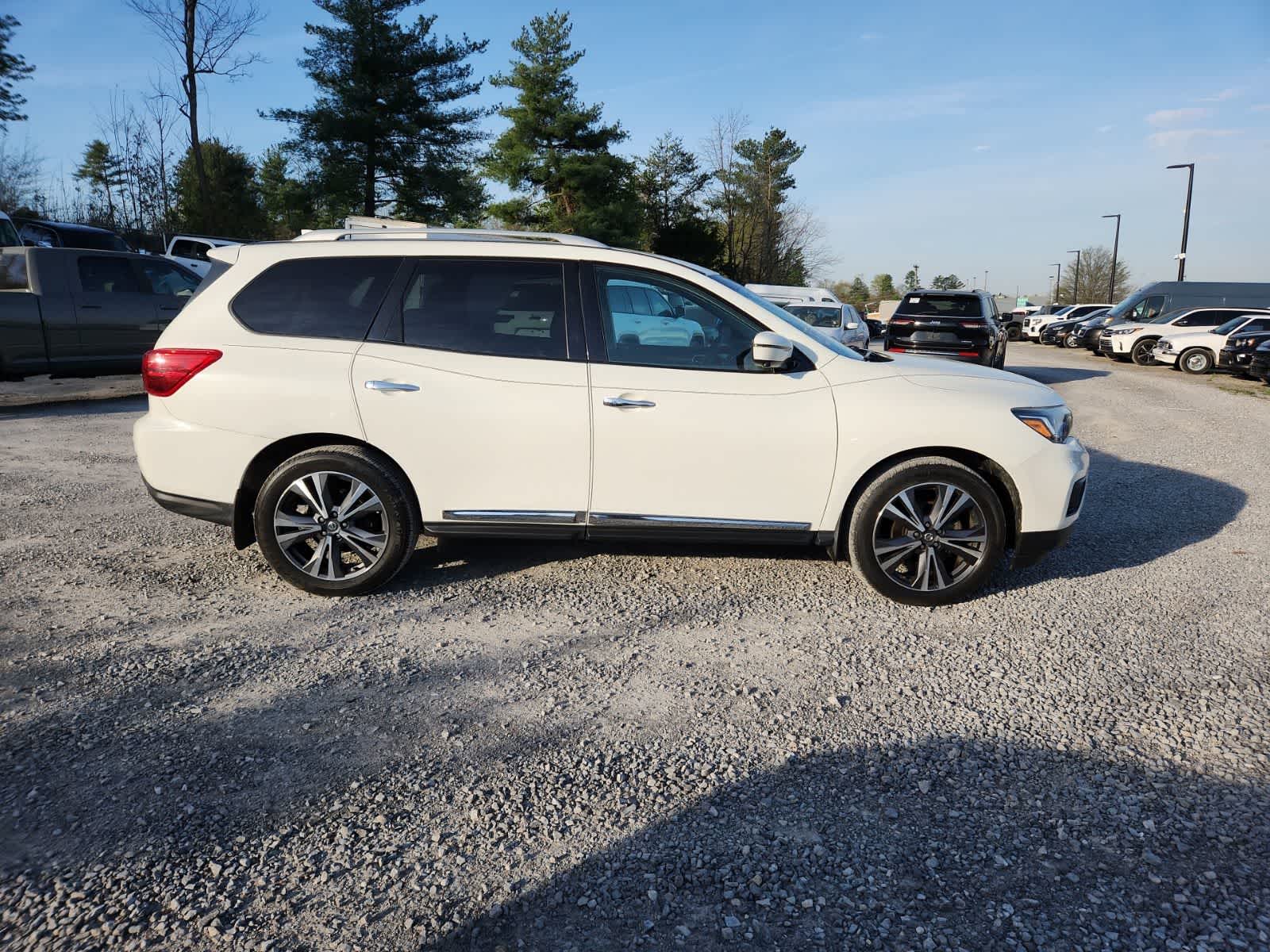 Thumbnail: 2019 Nissan Pathfinder - 6