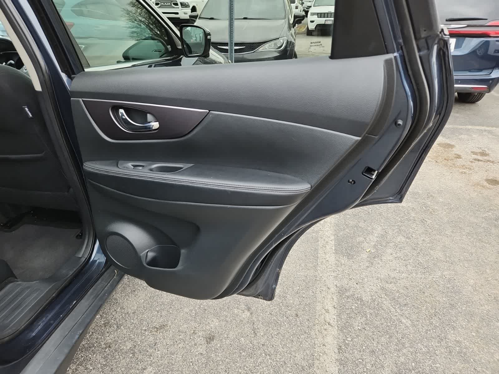 Thumbnail: 2016 Nissan Rogue - 25