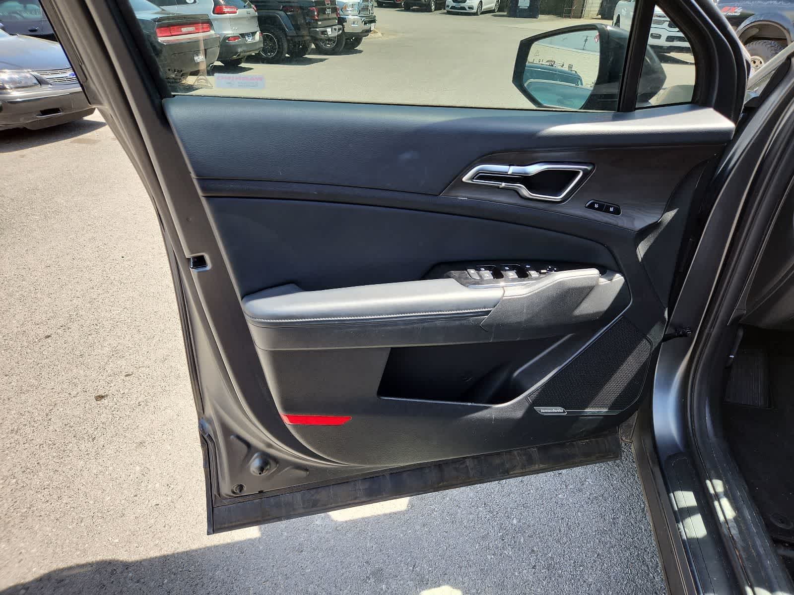 Thumbnail: 2023 Kia Sportage - 16