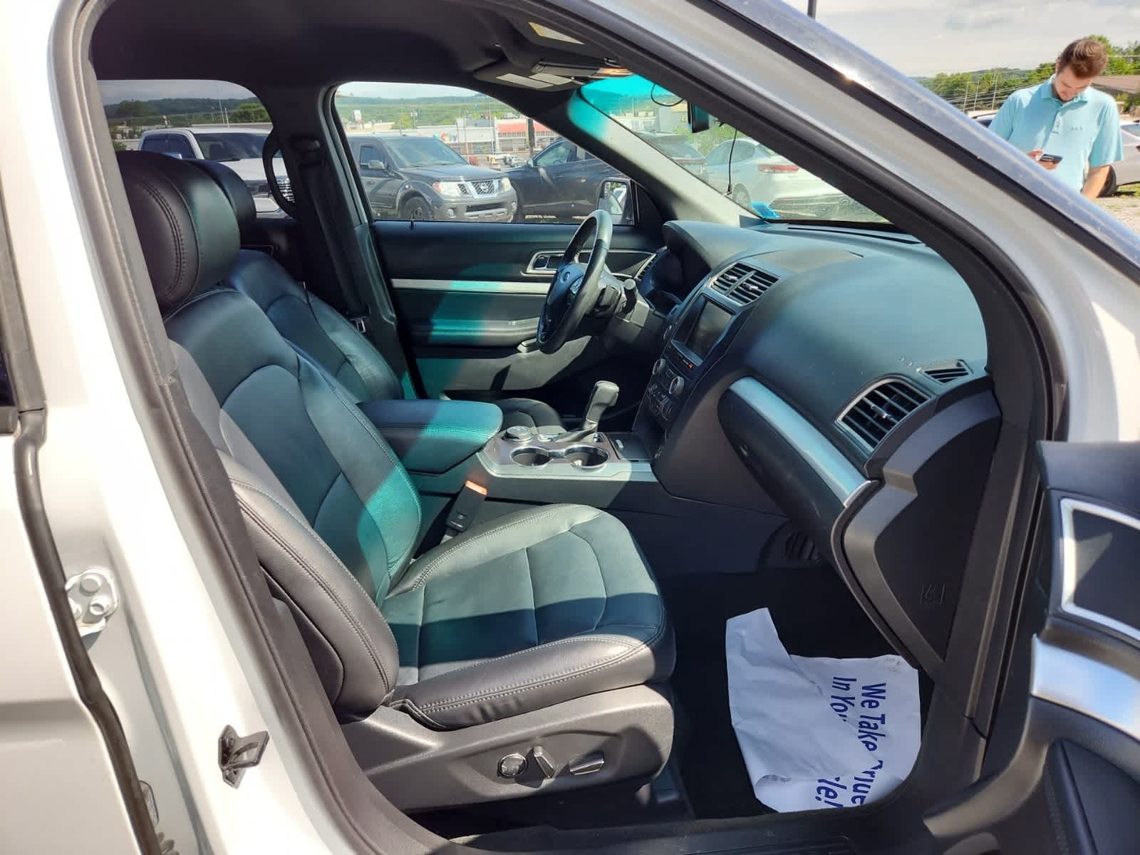 Thumbnail: 2016 Ford Explorer - 21
