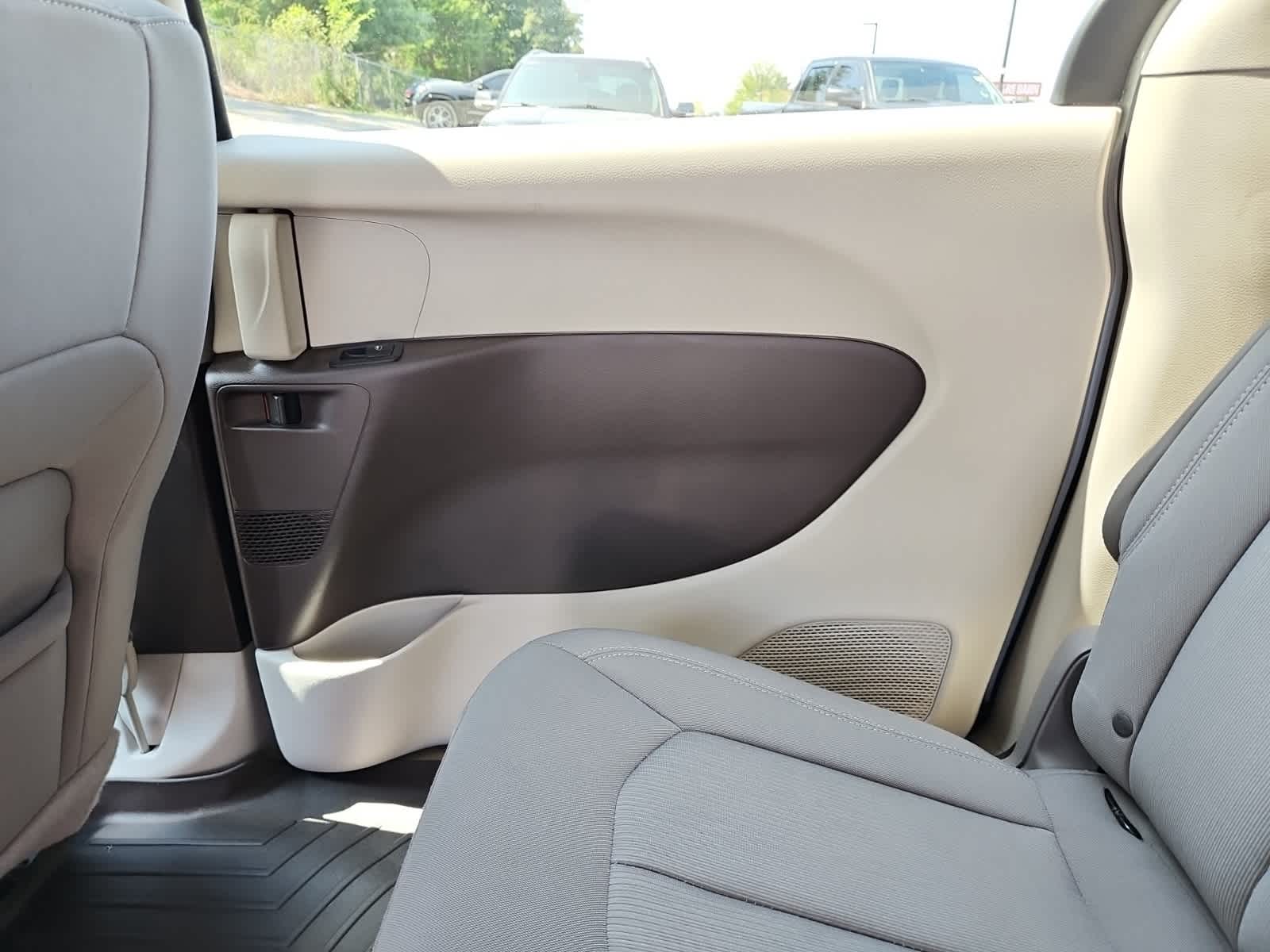 Thumbnail: 2017 Chrysler Pacifica - 26