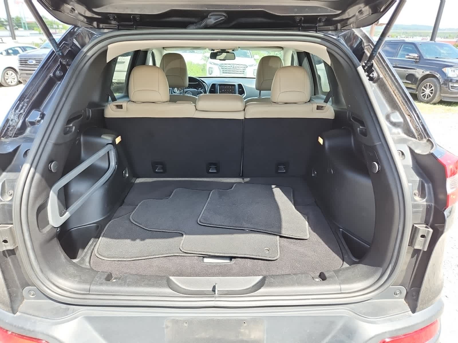 Thumbnail: 2016 Jeep Cherokee - 24