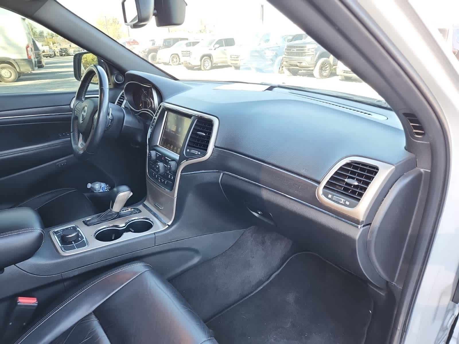 Thumbnail: 2016 Jeep Grand Cherokee - 17