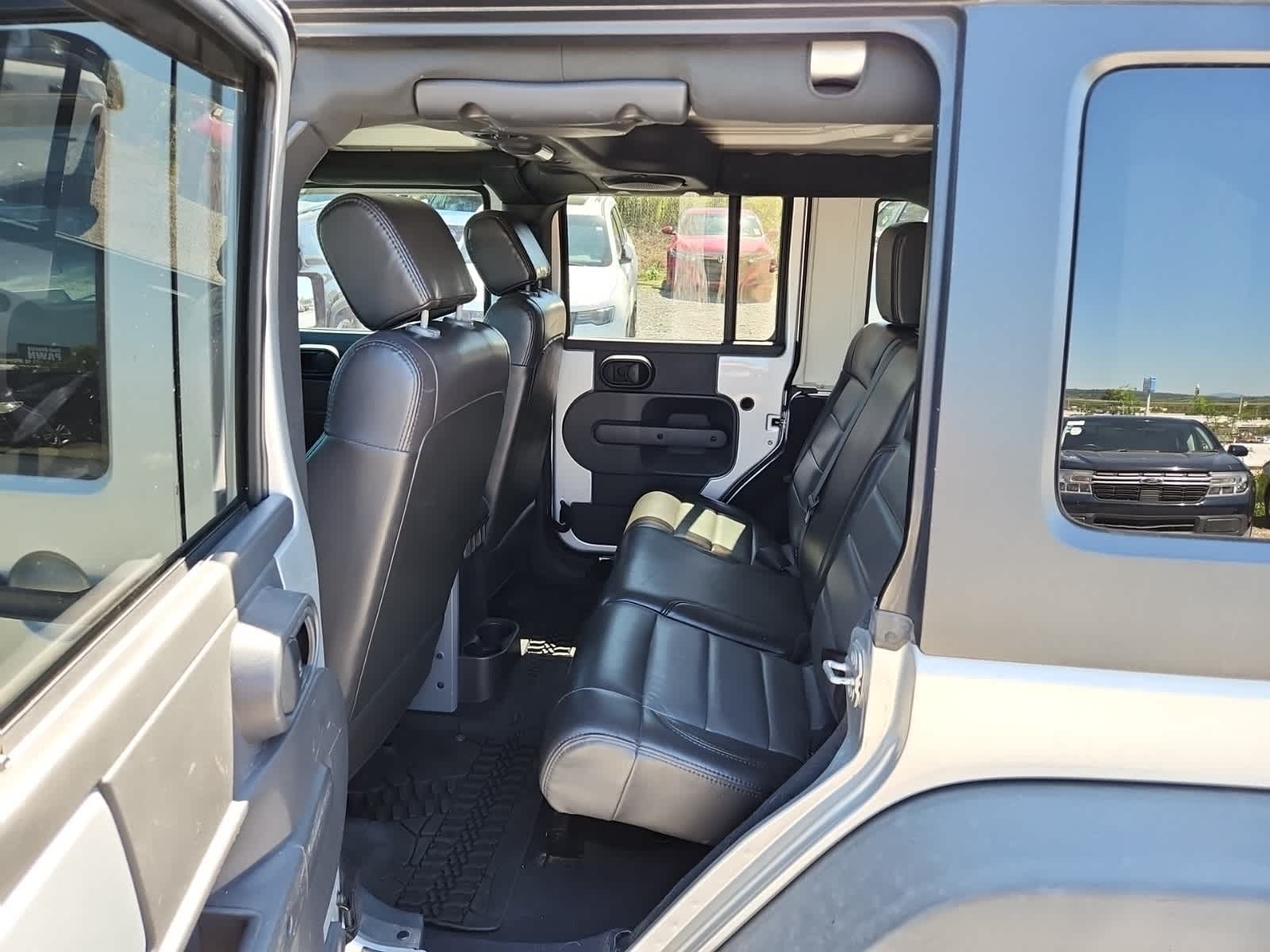 Thumbnail: 2010 Jeep Wrangler - 28