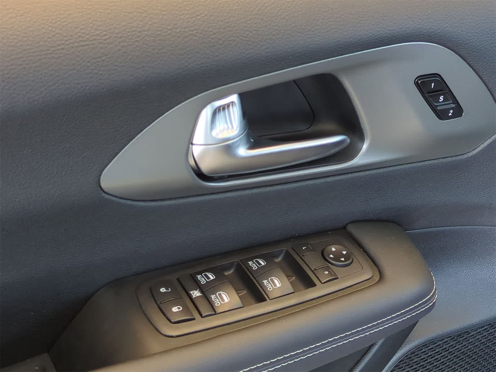 Thumbnail: 2025 Chrysler Pacifica - 17