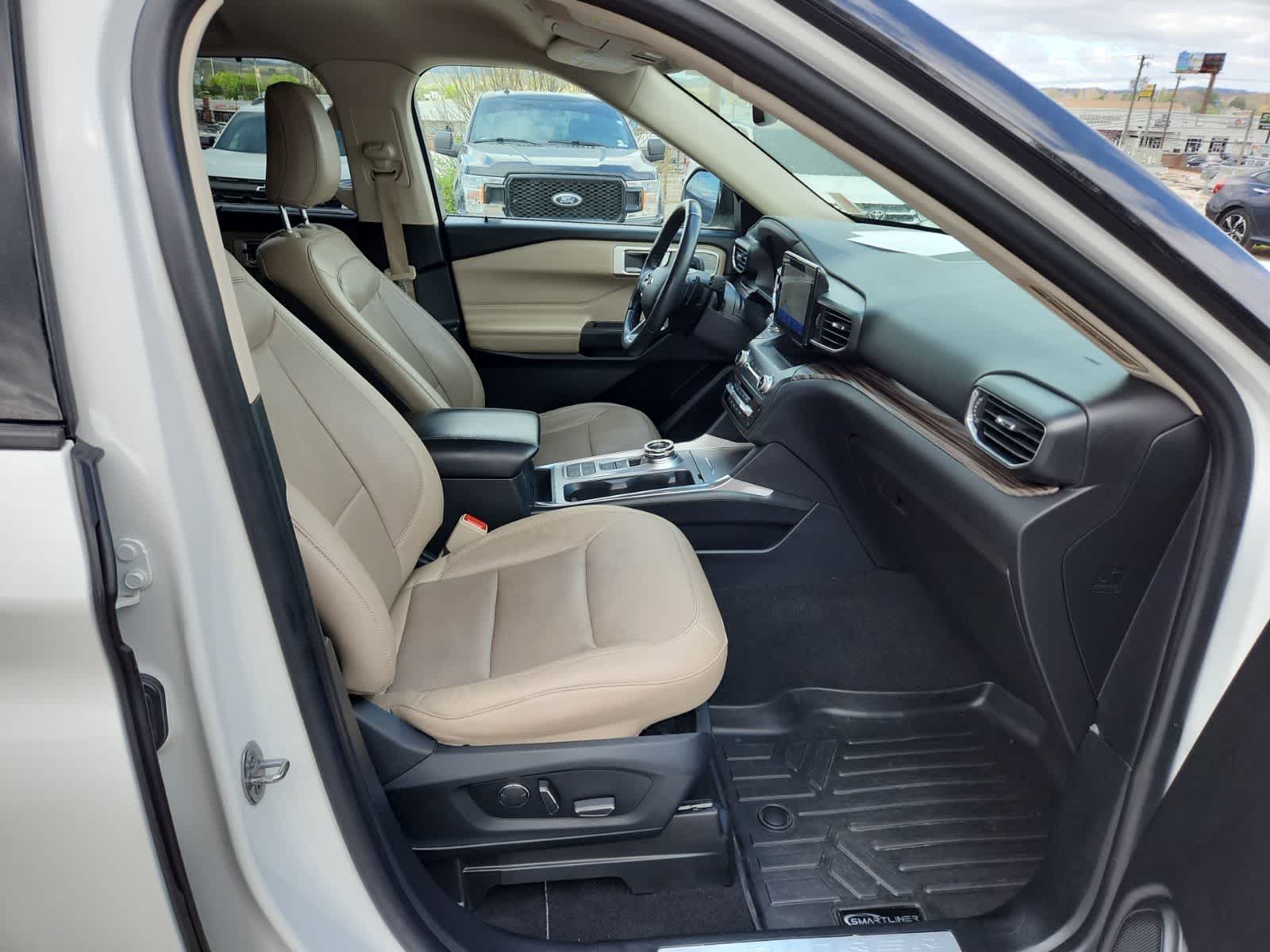 Thumbnail: 2020 Ford Explorer - 24