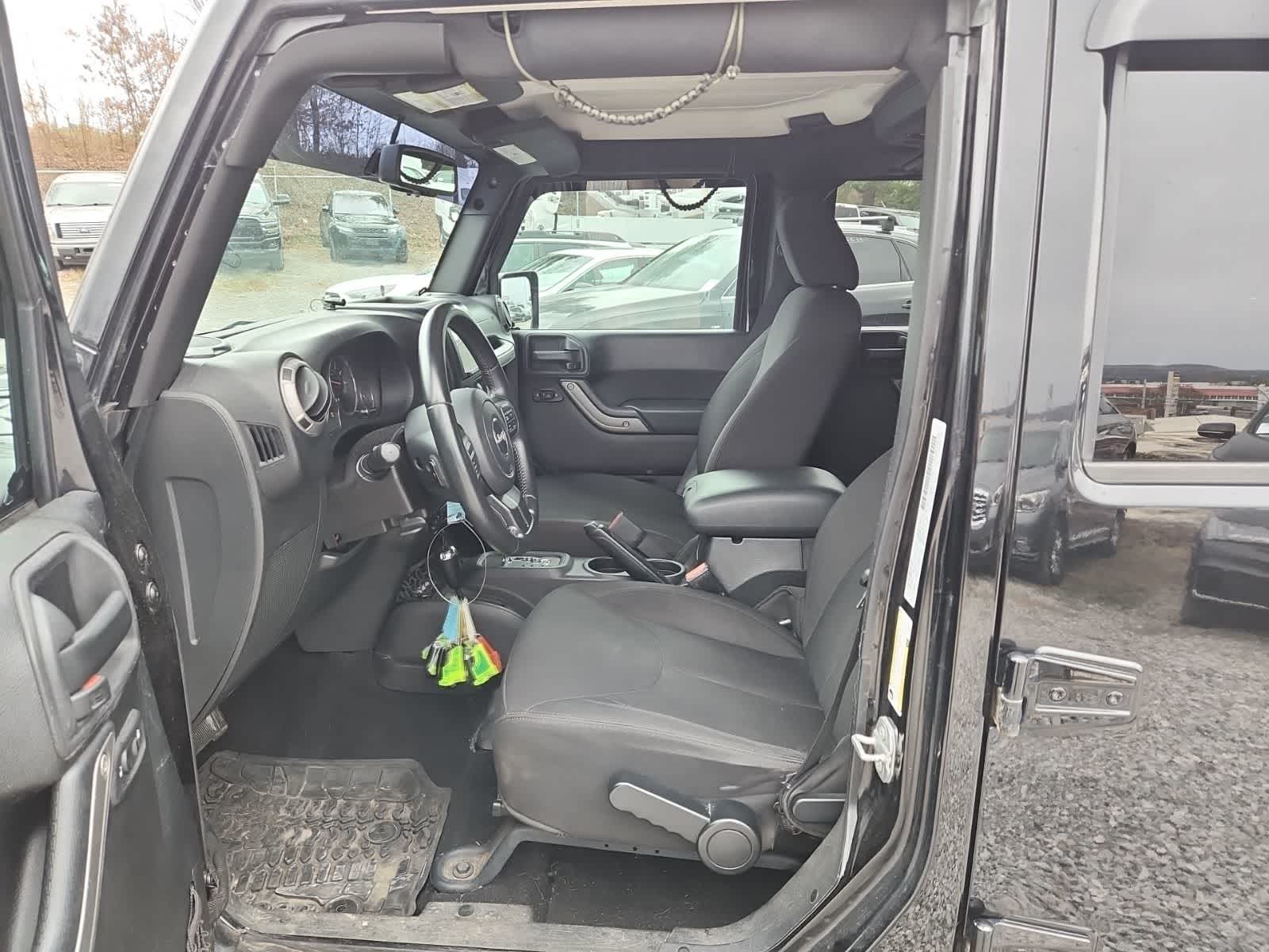 Thumbnail: 2015 Jeep Wrangler - 15