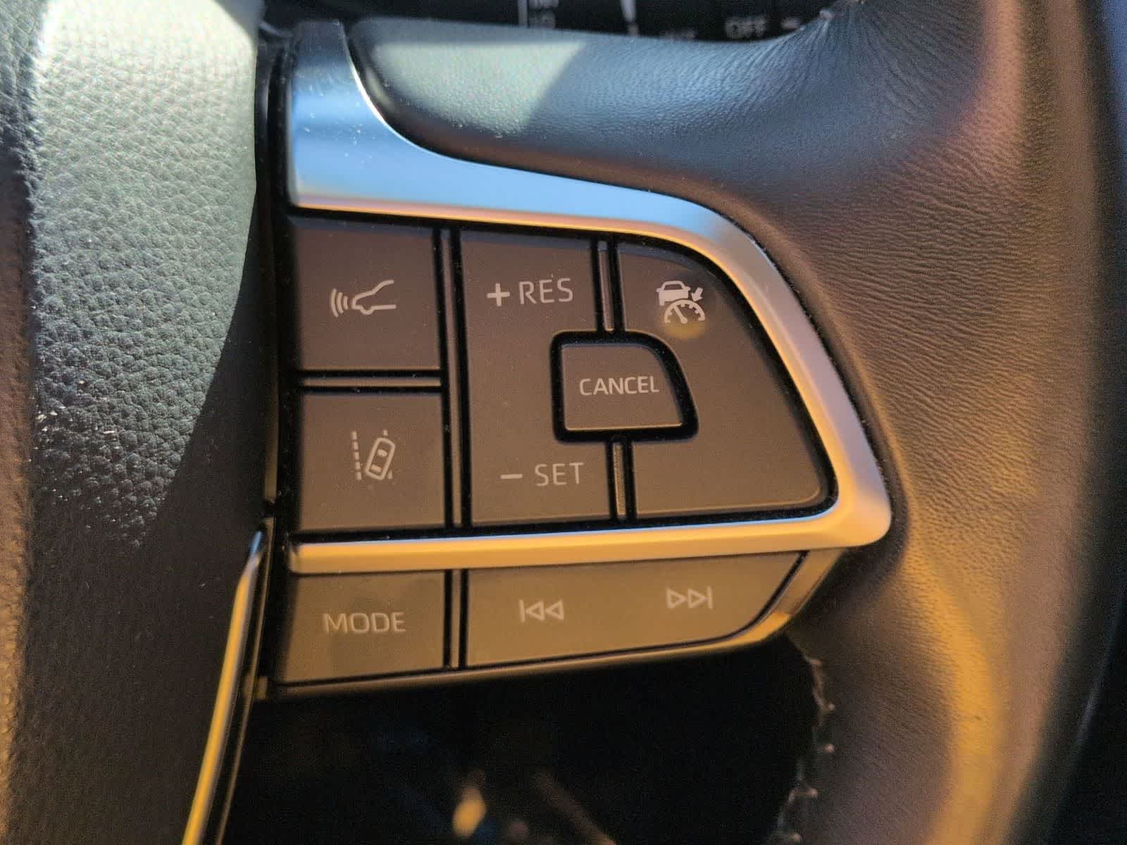 Thumbnail: 2021 Toyota Highlander - 20