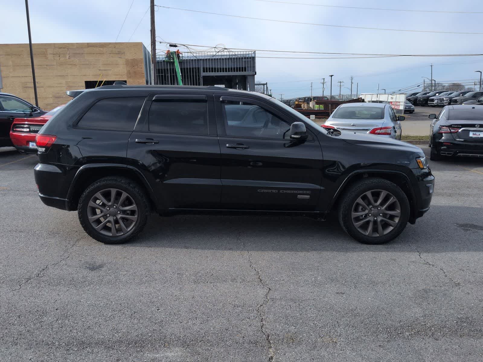 Thumbnail: 2016 Jeep Grand Cherokee - 9