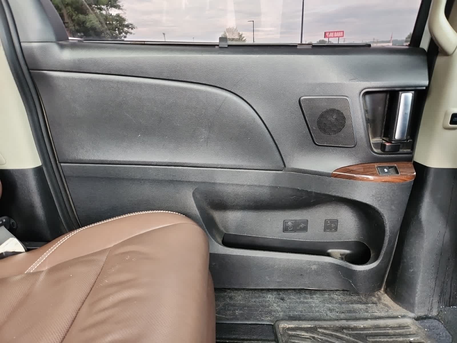 Thumbnail: 2019 Toyota Sienna - 24