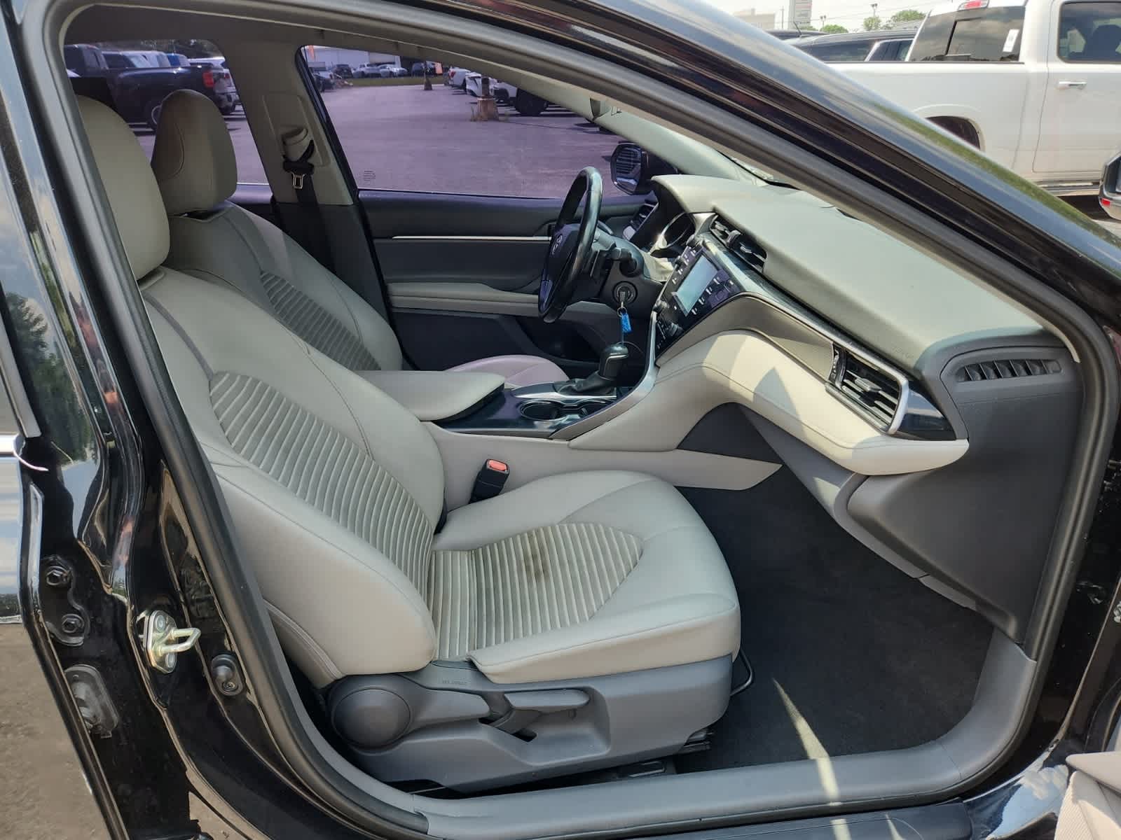 2020 Toyota Camry SE 21