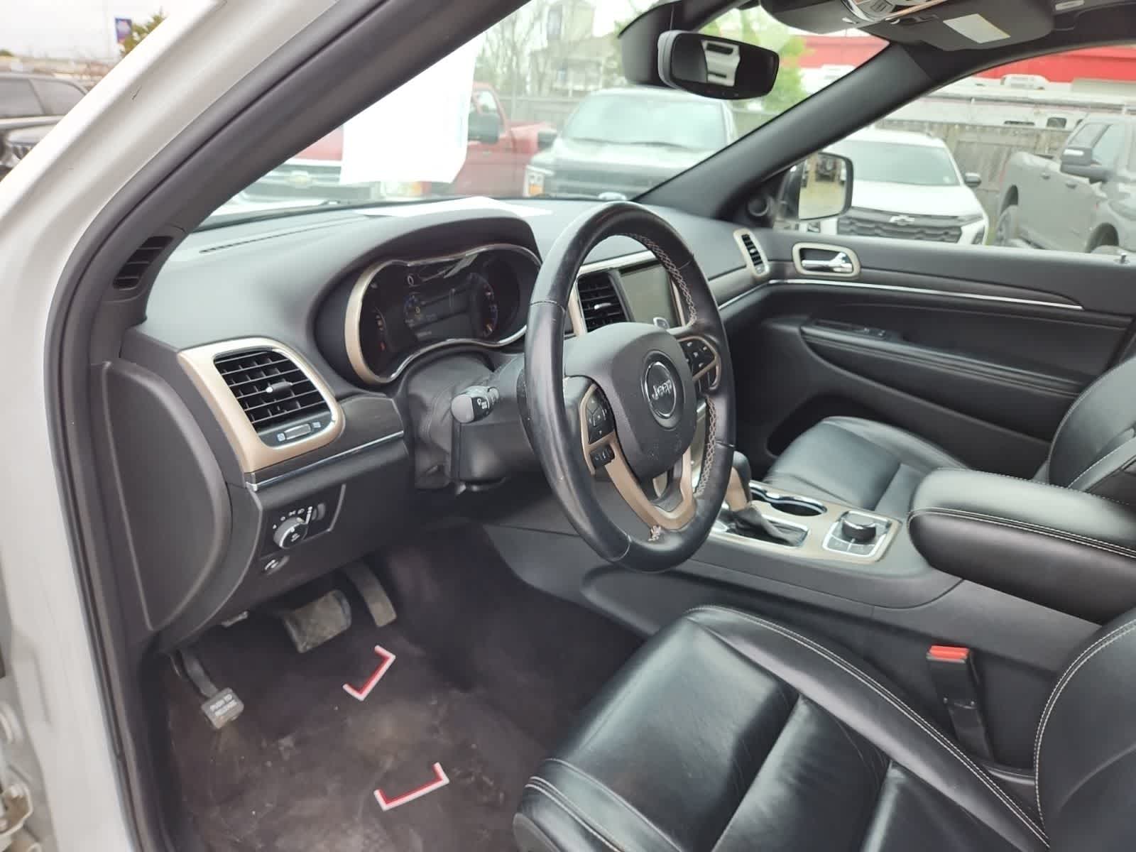 Thumbnail: 2017 Jeep Grand Cherokee - 13