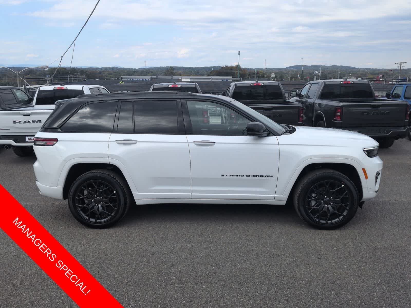 Thumbnail: 2025 Jeep Grand Cherokee - 9