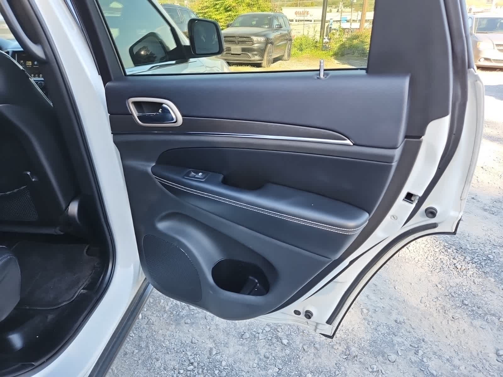 Thumbnail: 2016 Jeep Grand Cherokee - 24