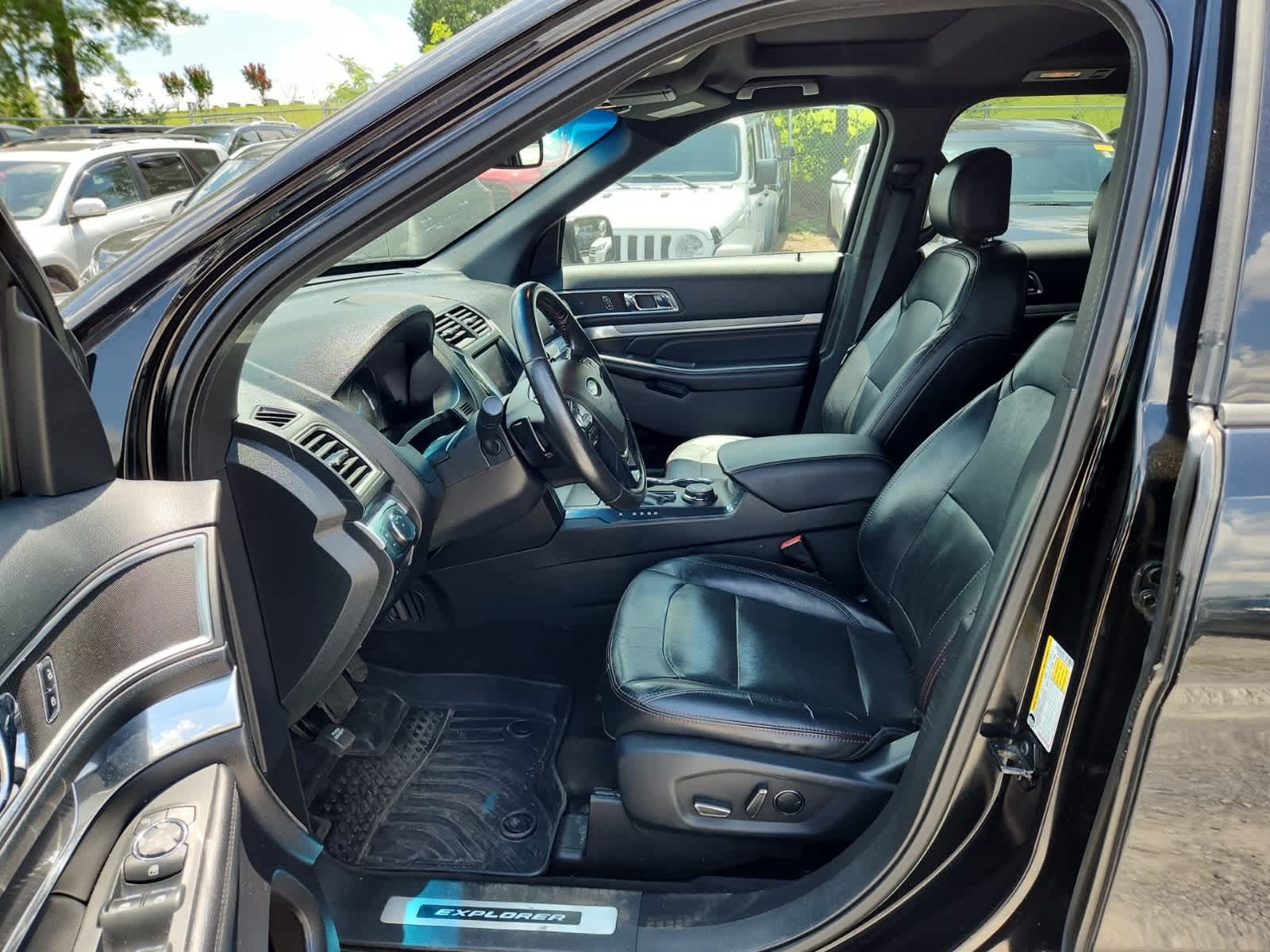 Thumbnail: 2016 Ford Explorer - 15