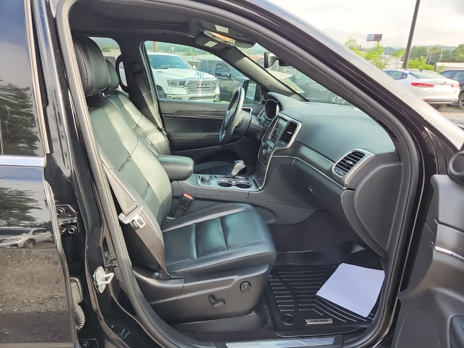 Thumbnail: 2018 Jeep Grand Cherokee - 21