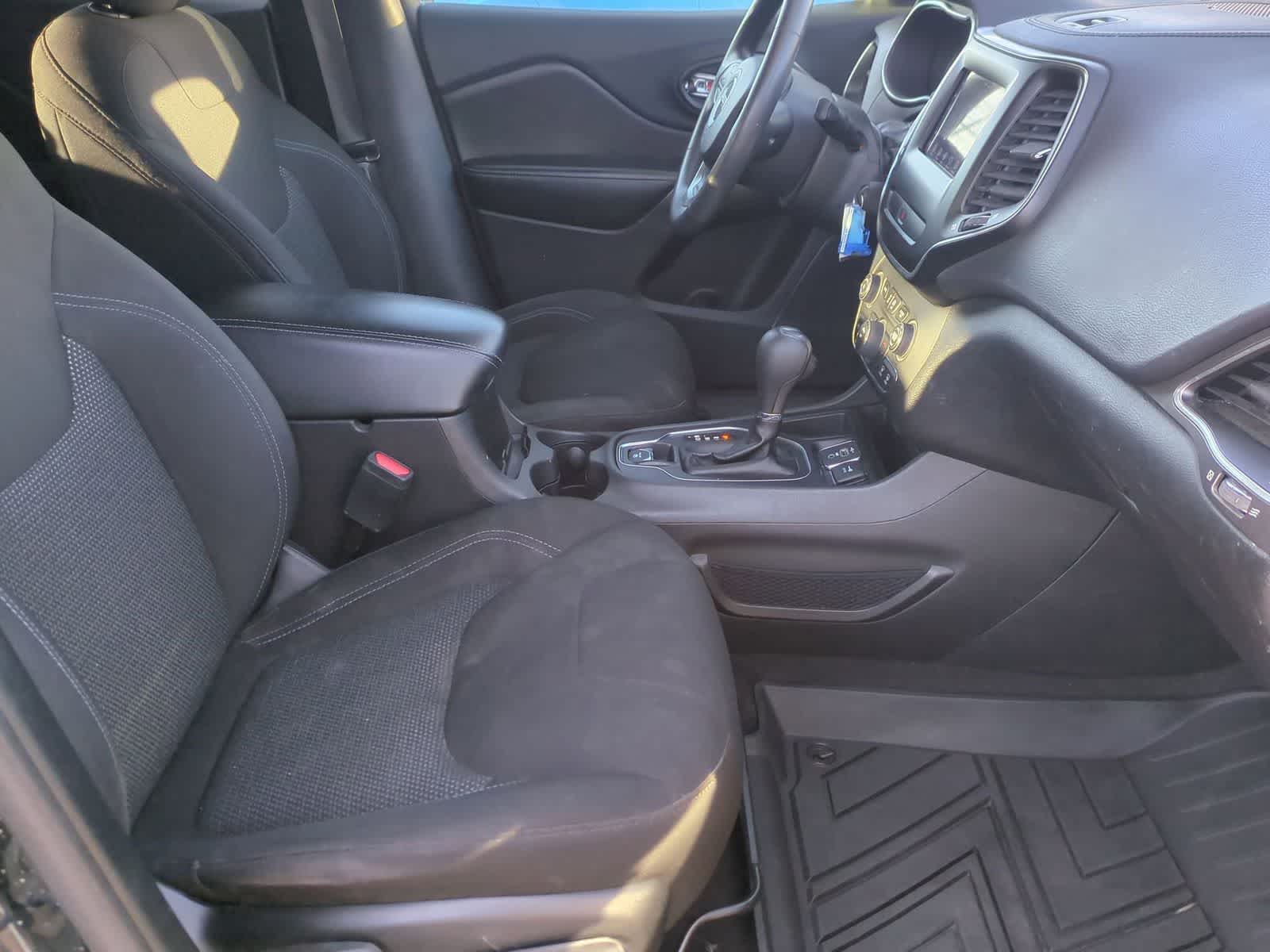 Thumbnail: 2020 Jeep Cherokee - 17
