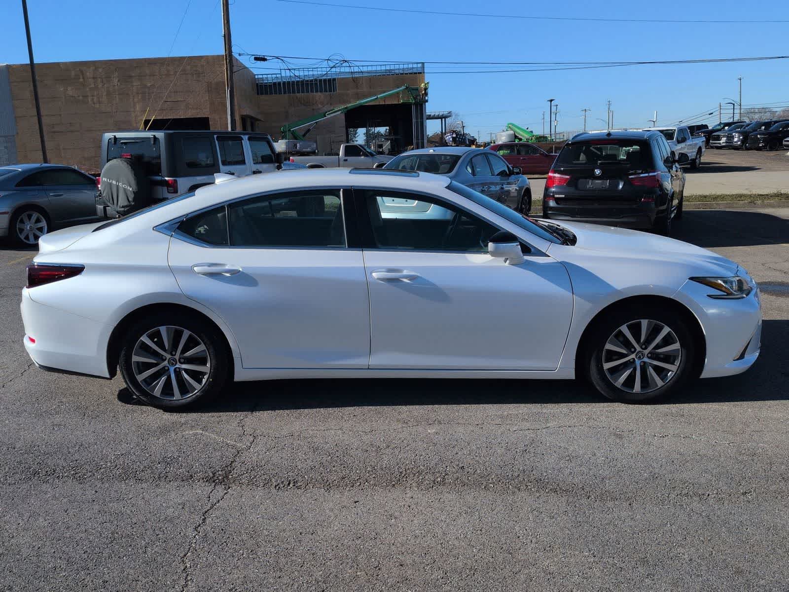 Thumbnail: 2019 Lexus ES - 9