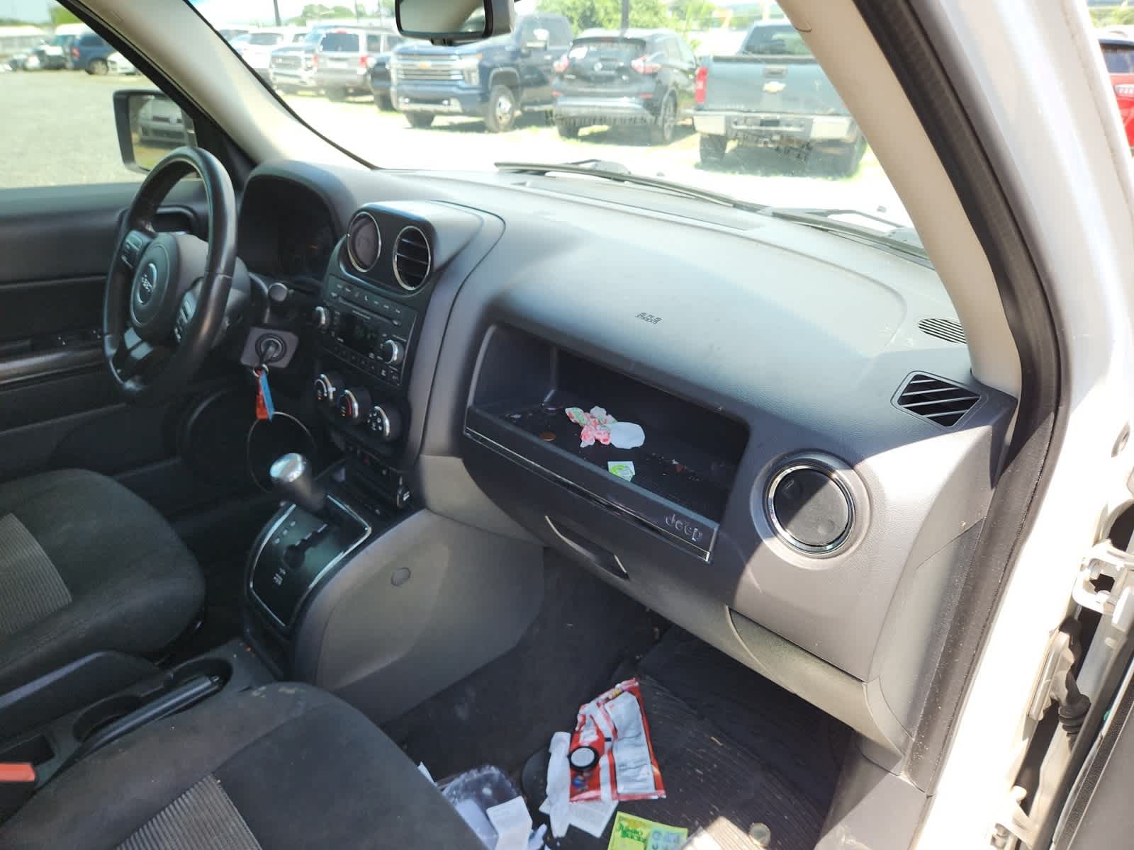 Thumbnail: 2015 Jeep Patriot - 17