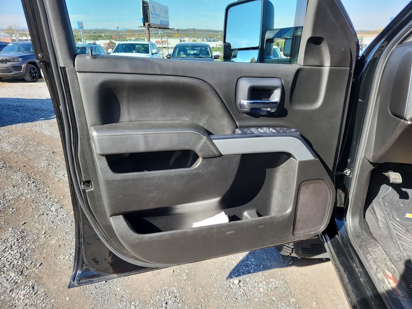 Thumbnail: 2019 Chevrolet Silverado 1500 - 16