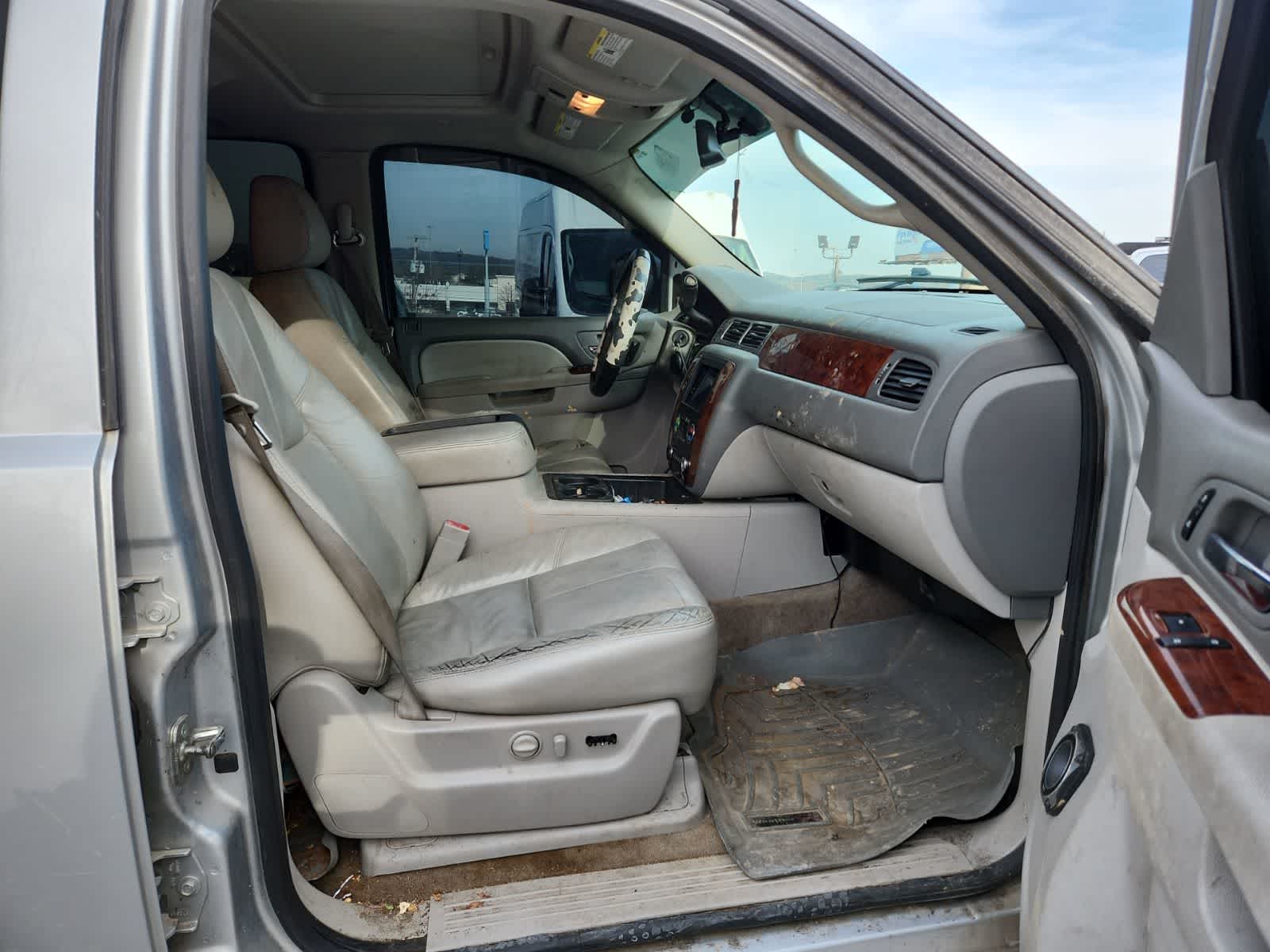 Thumbnail: 2012 Chevrolet Tahoe - 21