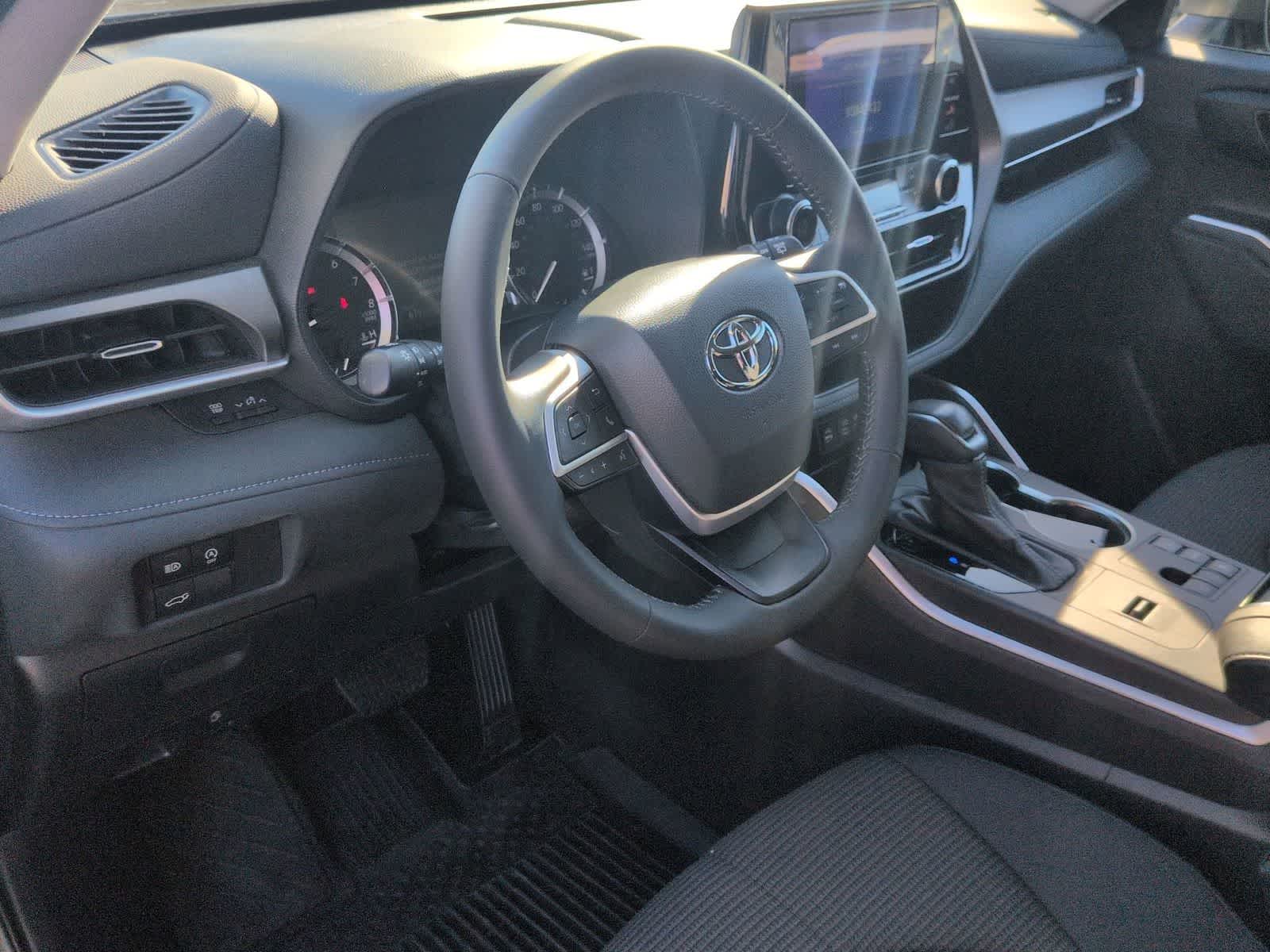 Thumbnail: 2024 Toyota Highlander - 10