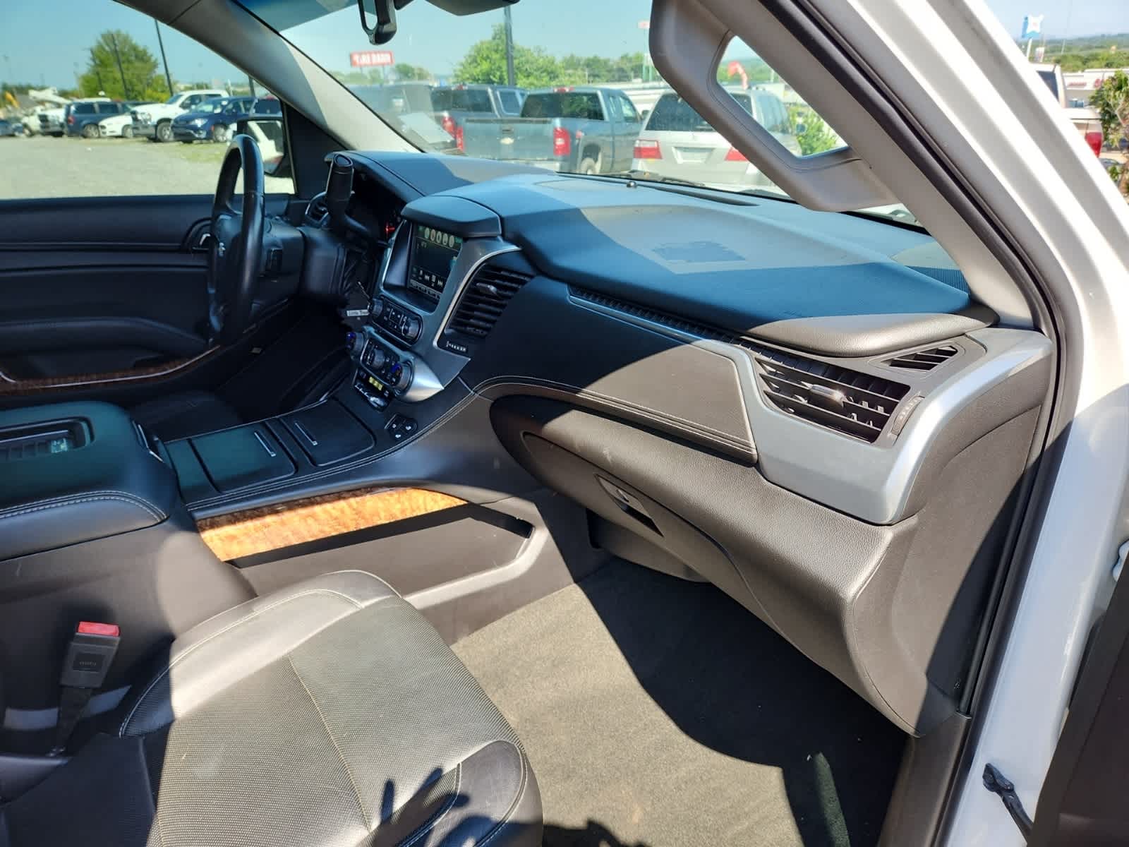 Thumbnail: 2016 Chevrolet Tahoe - 17