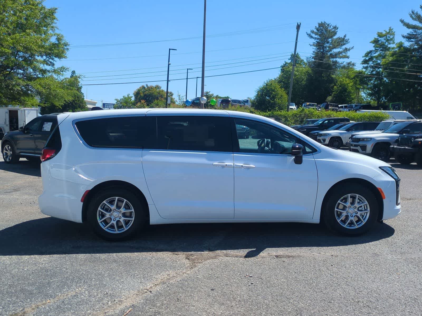 Thumbnail: 2027 Chrysler Pacifica - 9