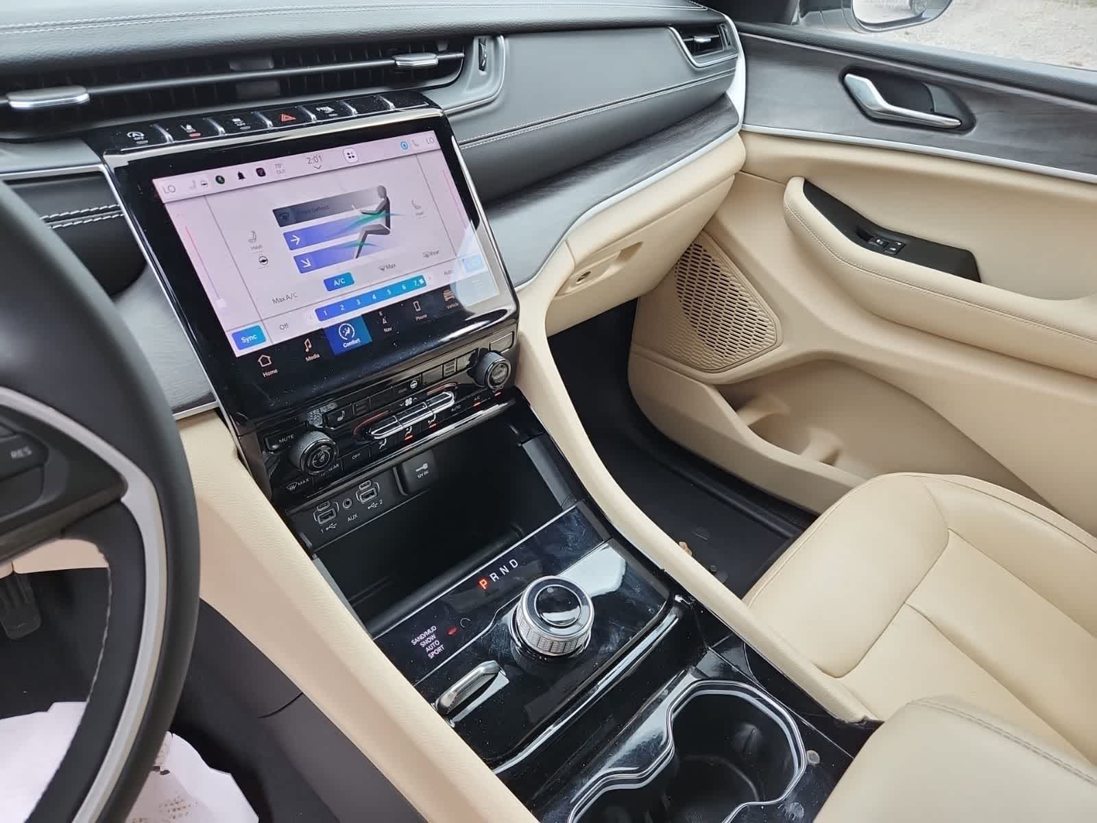 Thumbnail: 2023 Jeep Grand Cherokee - 10