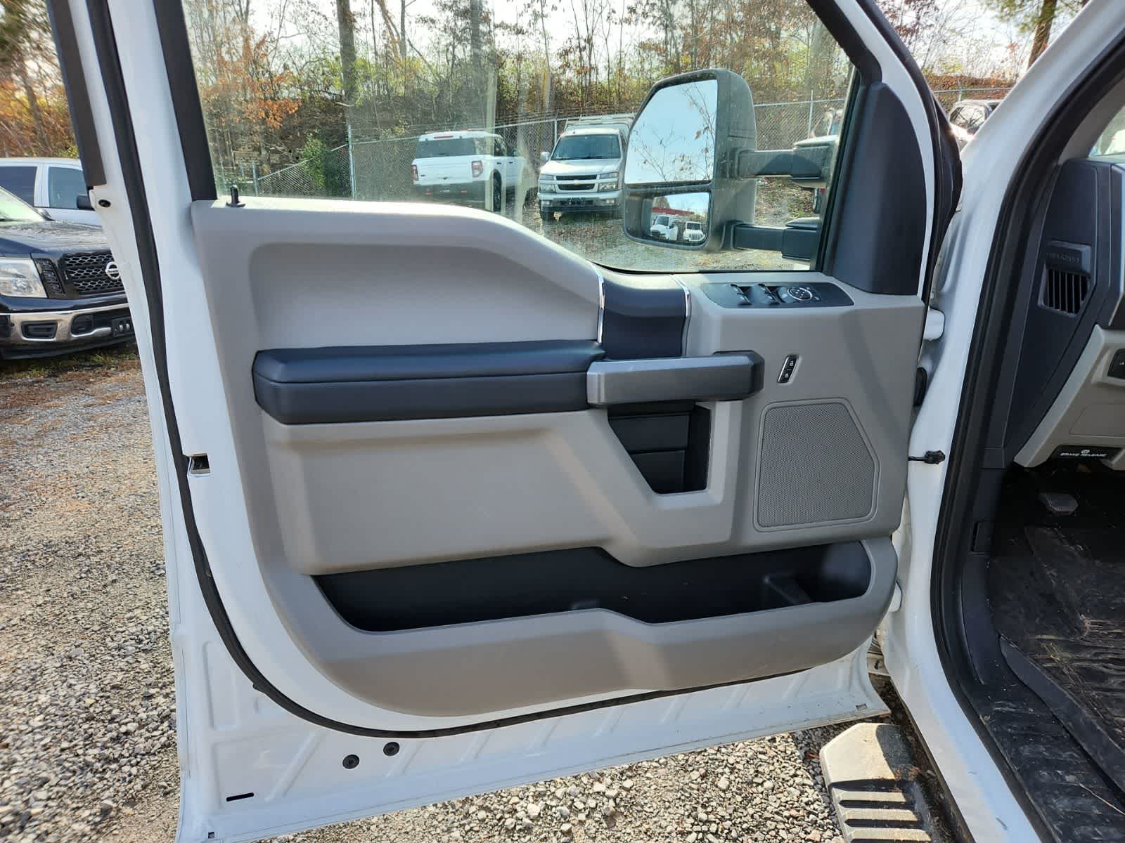 Thumbnail: 2022 Ford Econoline - 16