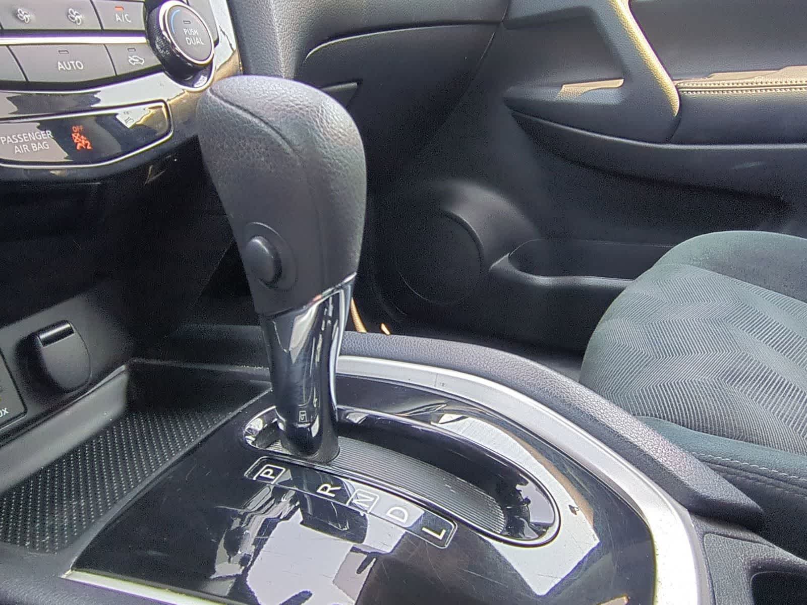 Thumbnail: 2016 Nissan Rogue - 32