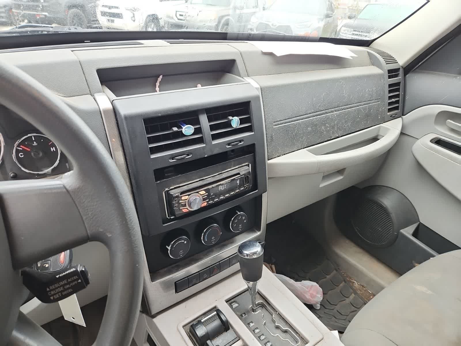 Thumbnail: 2008 Jeep Liberty - 10