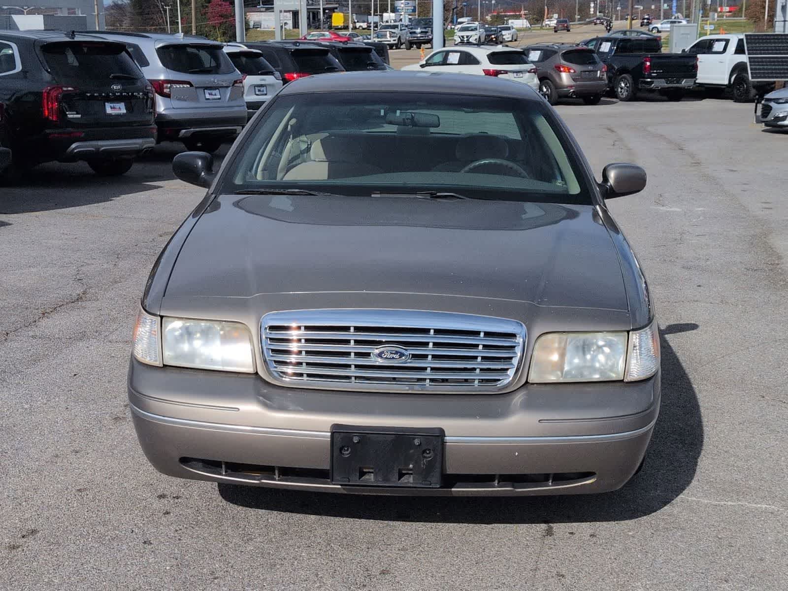 Thumbnail: 2001 Ford Crown Victoria - 3