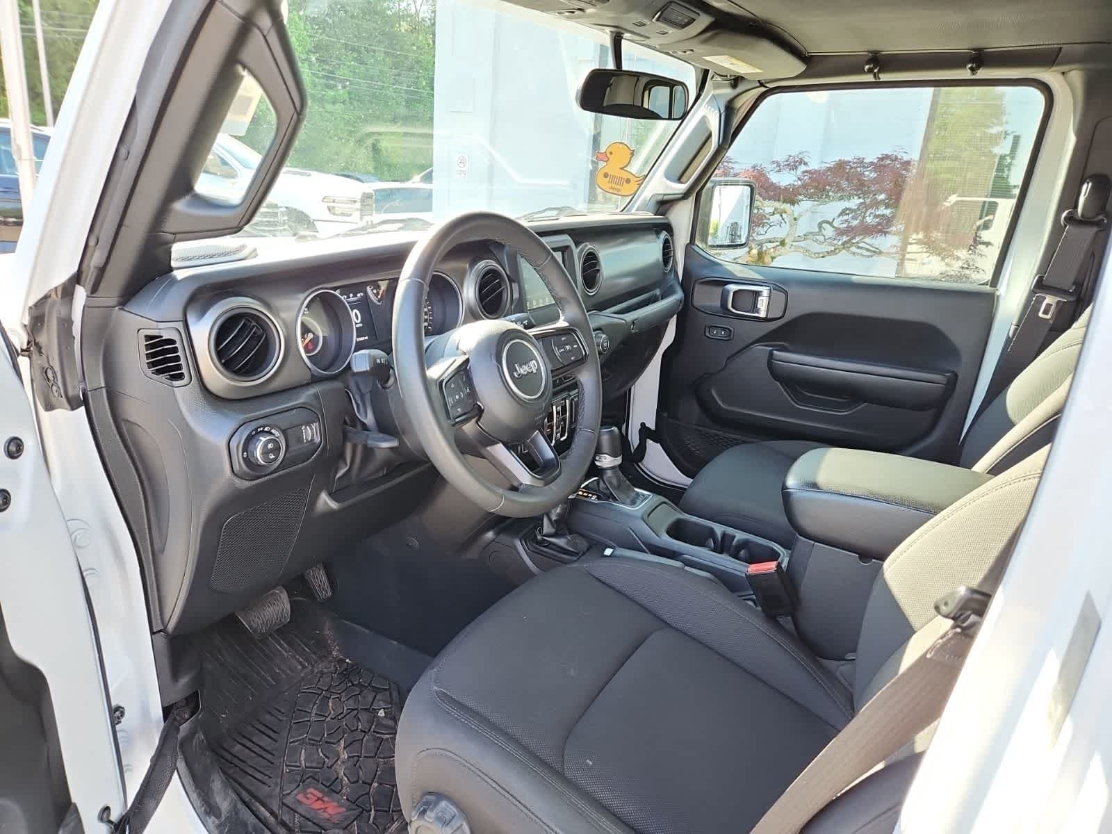 Thumbnail: 2023 Jeep Gladiator - 13