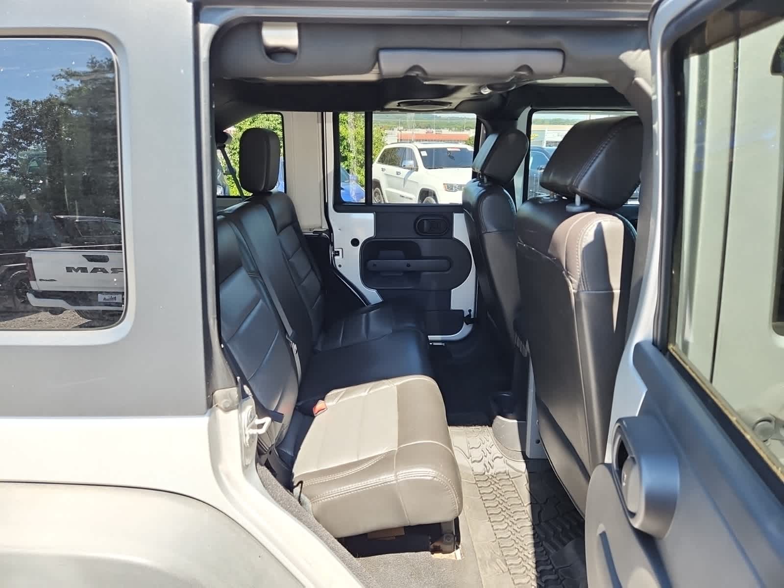 Thumbnail: 2010 Jeep Wrangler - 23