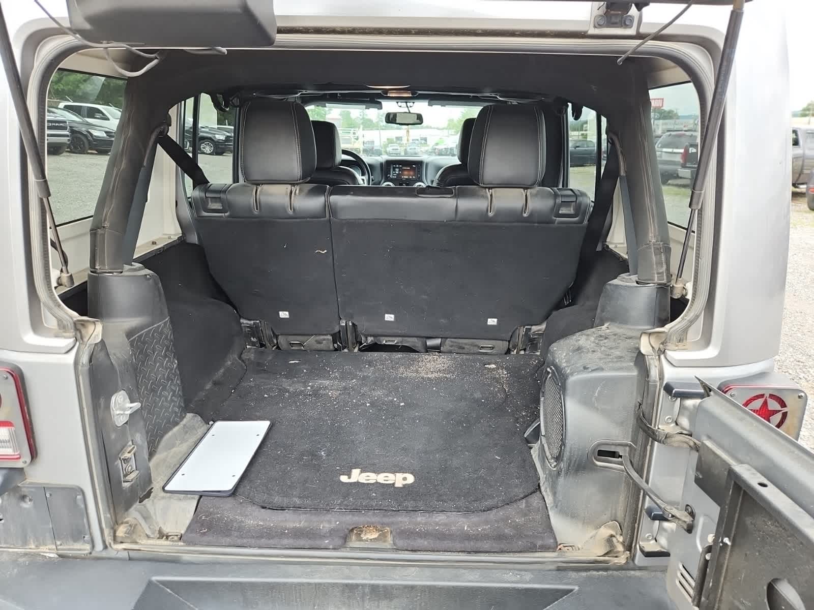 2014 Jeep Wrangler Unlimited Polar Edition 25