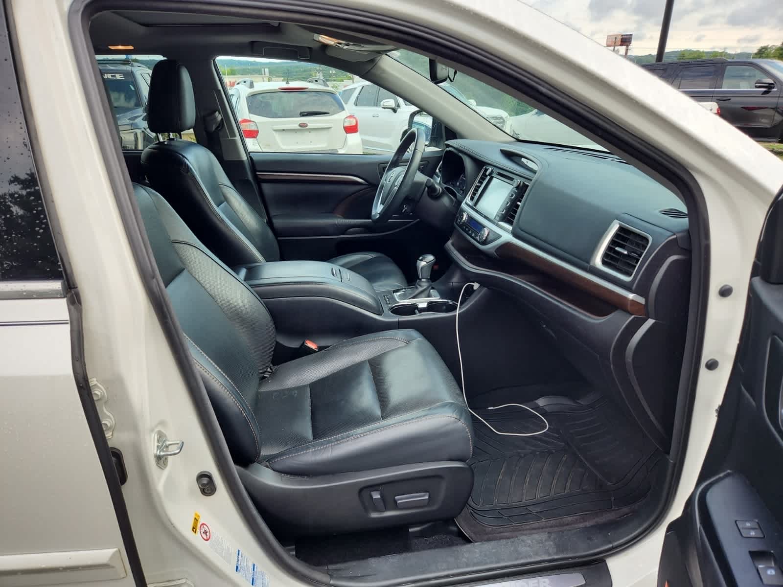 Thumbnail: 2016 Toyota Highlander - 21
