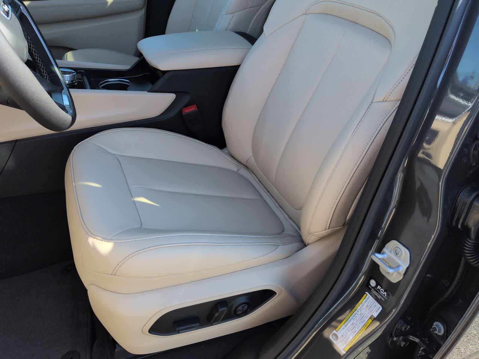 Thumbnail: 2025 Jeep Grand Cherokee L - 15