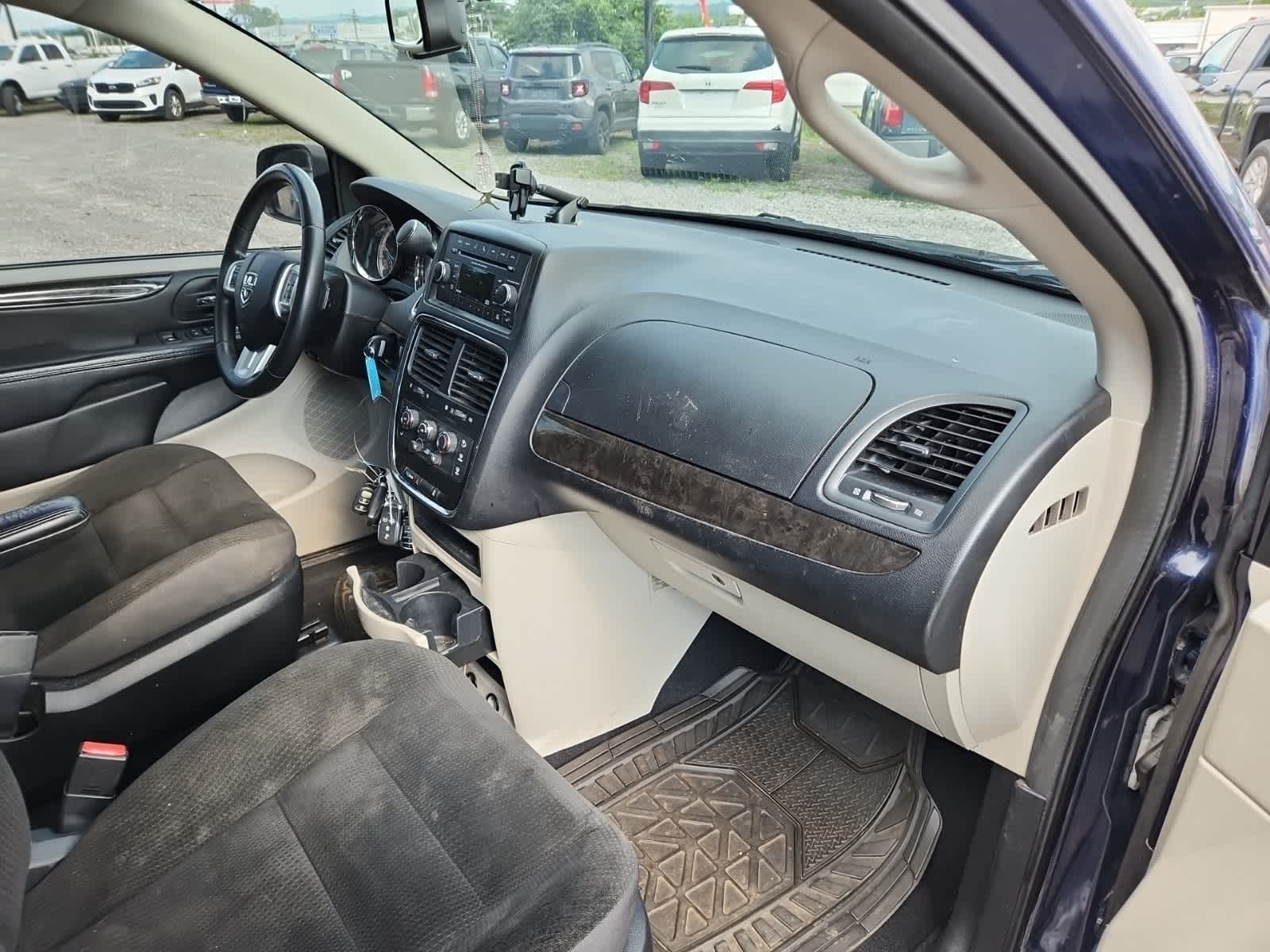 Thumbnail: 2017 Dodge Grand Caravan - 17