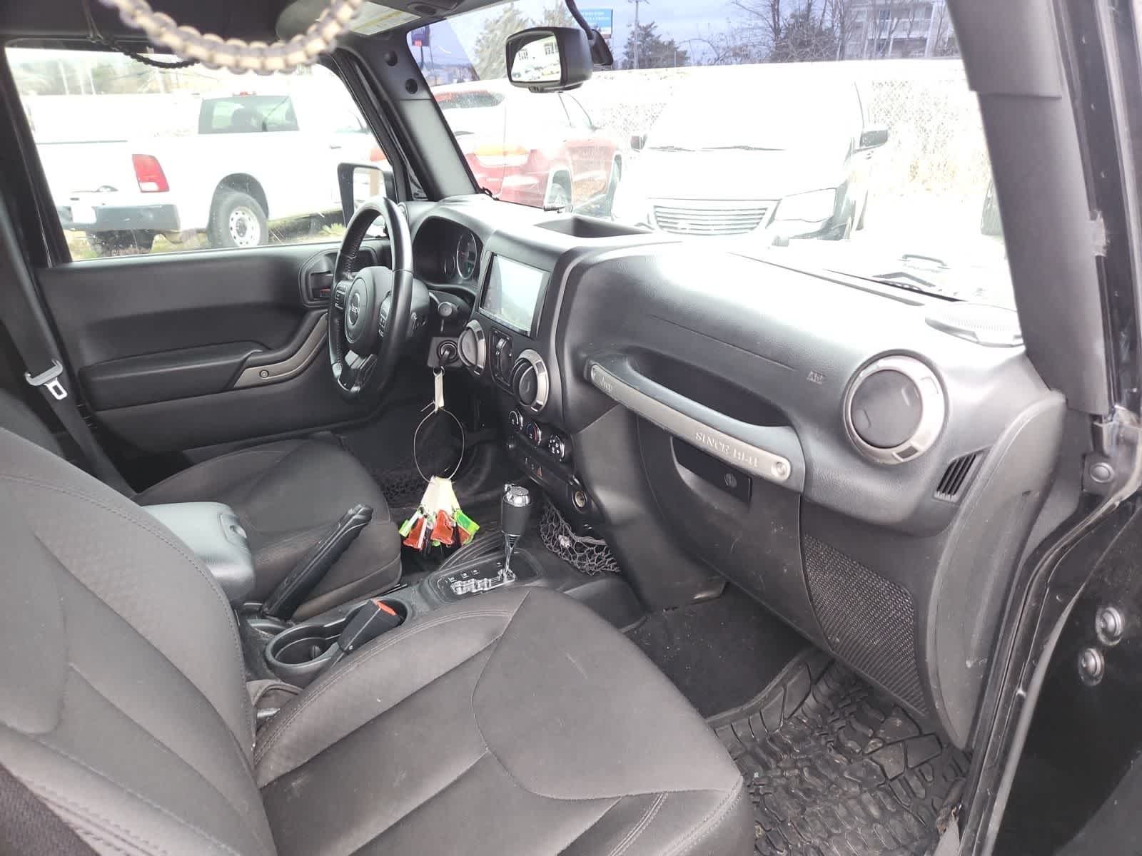 Thumbnail: 2015 Jeep Wrangler - 17