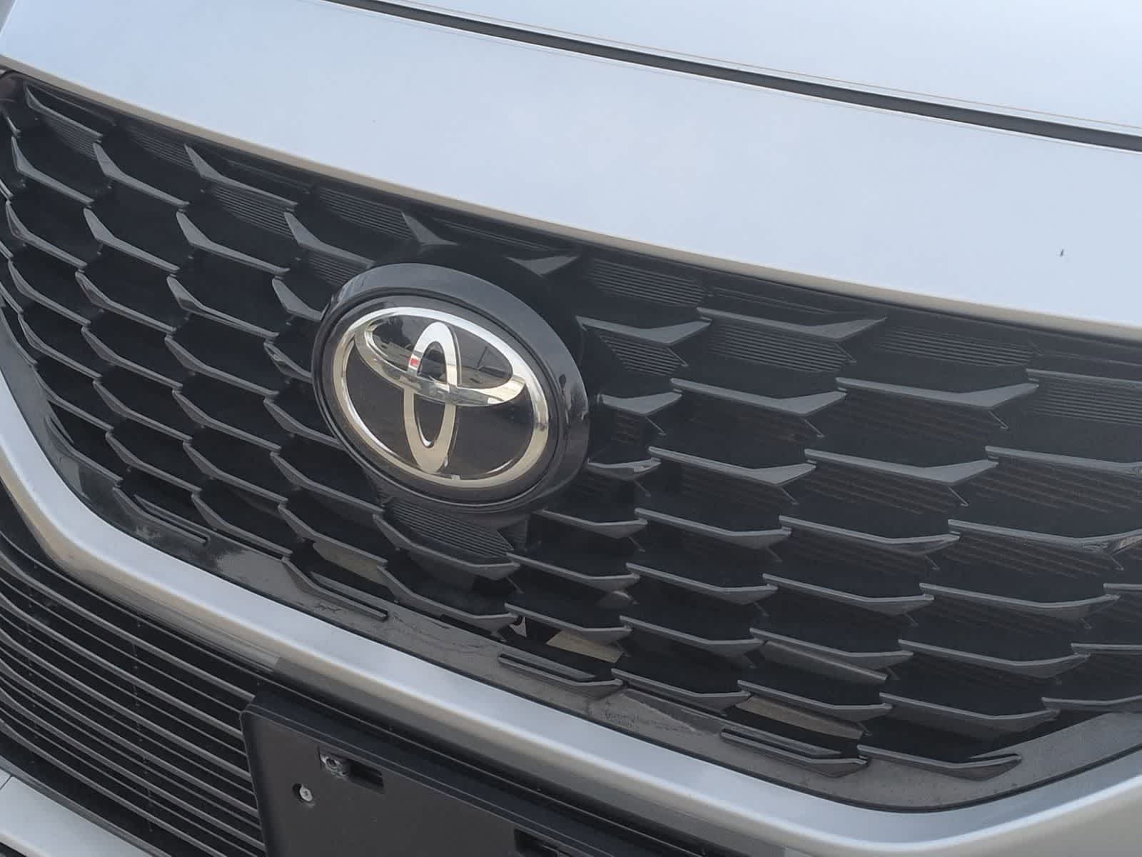 Thumbnail: 2022 Toyota Highlander - 12