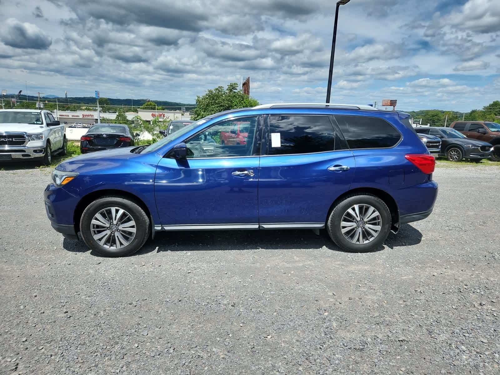 Thumbnail: 2020 Nissan Pathfinder - 2