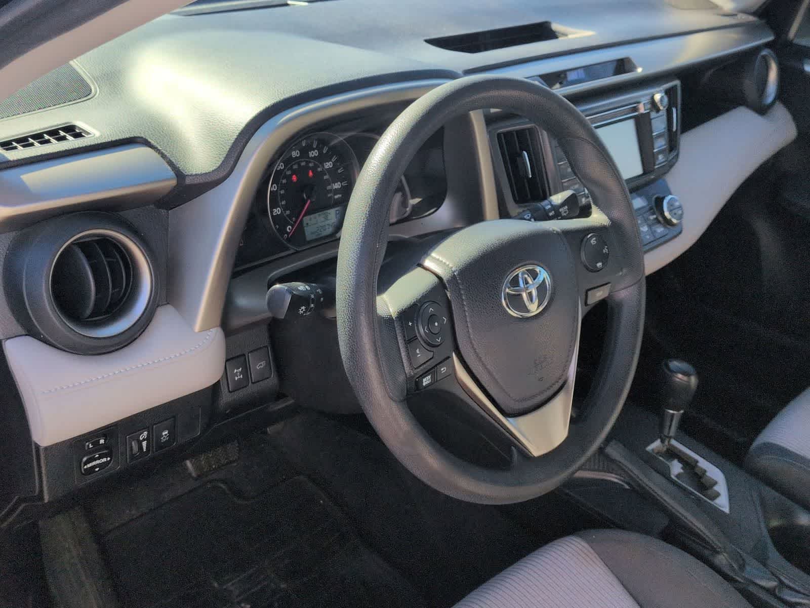 Thumbnail: 2015 Toyota RAV4 - 10
