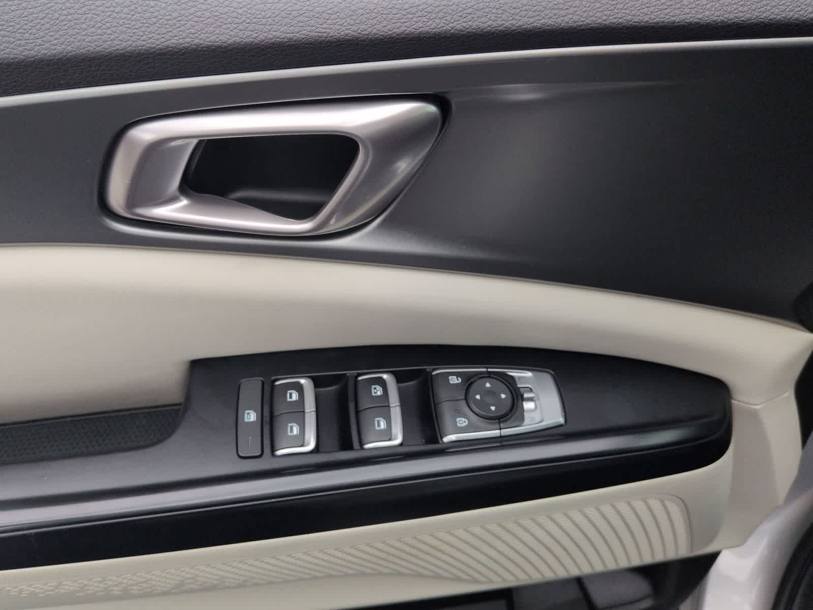 Thumbnail: 2022 Kia Carnival - 17