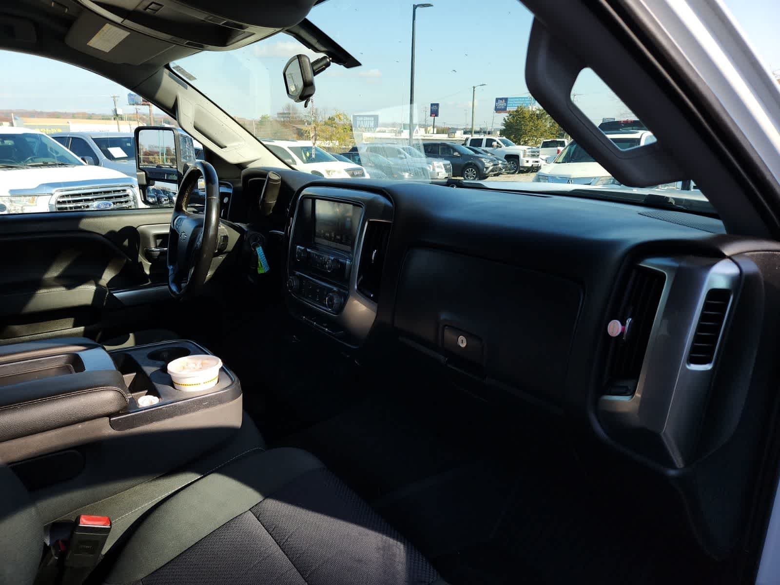 Thumbnail: 2017 Chevrolet Silverado 2500 - 17