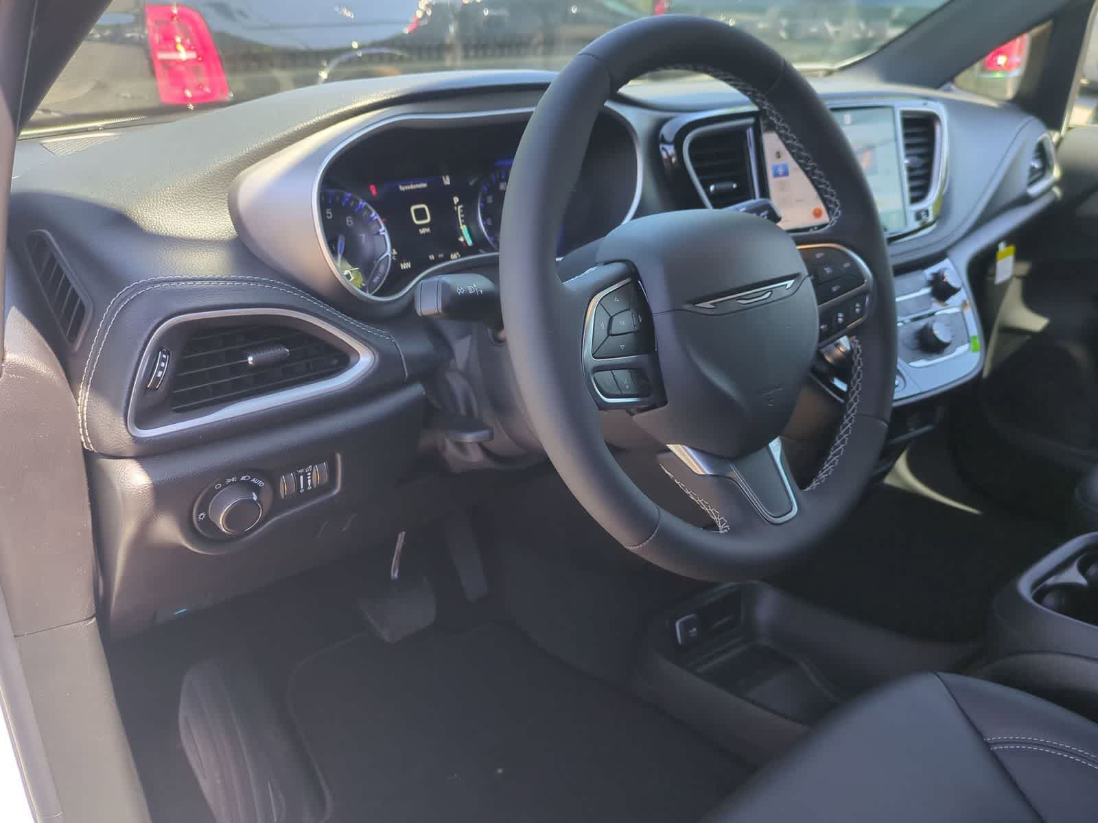 Thumbnail: 2027 Chrysler Pacifica - 10