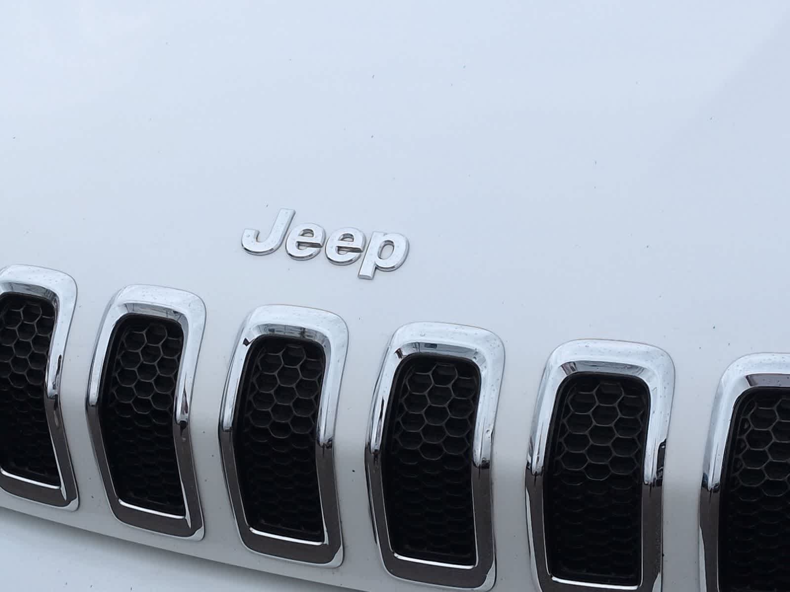 Thumbnail: 2018 Jeep Cherokee - 12