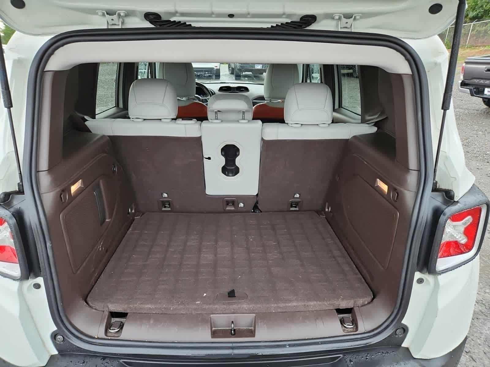 Thumbnail: 2015 Jeep Renegade - 25