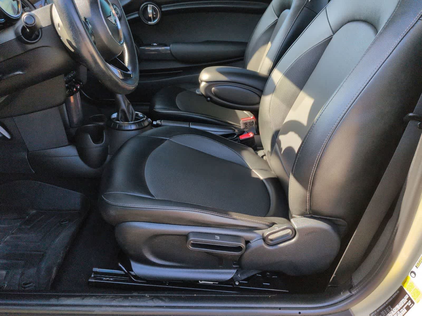 Thumbnail: 2015 MINI Cooper Hardtop - 16